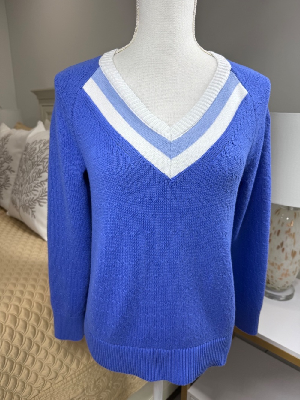 T By Talbots V-Neck Tennis Style Sweater Size Small